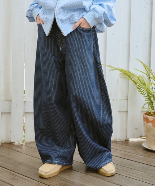 BROKEN BASE（ブロークンベース）の「Balloon Wide Stripe Denim / バルーンワイドストライプデニム（デニムパンツ・メンズ・ブラック/インディゴブルー・MEDIUM/LARGE）」の3枚目の写真