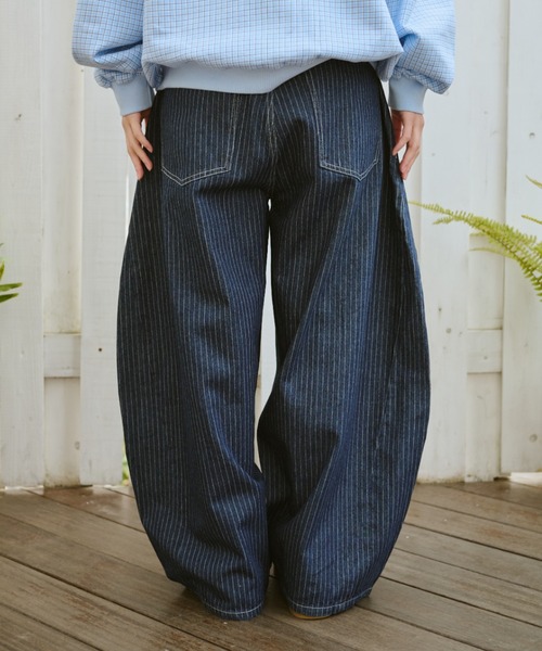 BROKEN BASE（ブロークンベース）の「Balloon Wide Stripe Denim / バルーンワイドストライプデニム（デニムパンツ・メンズ・ブラック/インディゴブルー・MEDIUM/LARGE）」の6枚目の写真