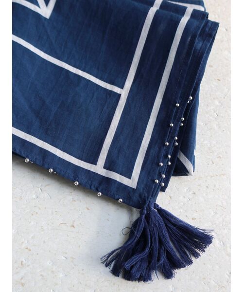 Ungrid（アングリッド）の「ビーズコンビ大判スカーフ（バンダナ/スカーフ・レディース・イエロー/ネイビー・FREE）」の4枚目の写真