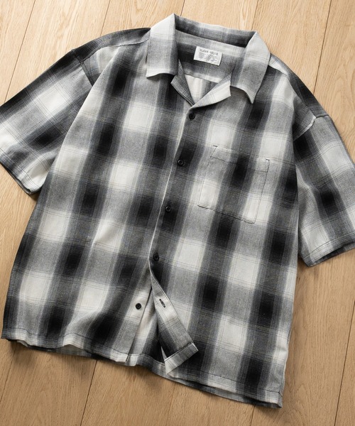 JOHN'S CLOSET(ジョンズクローゼット)の「【a】オンブレチェック ボックスシルエット オープンカラー半袖シャツ(シャツ/ブラウス・メンズ・ブラック/ブルー/ホワイト・MEDIUM/LARGE)」の2枚目の写真