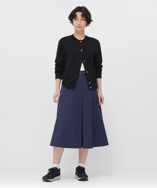 MARGARET HOWELL(マーガレットハウエル)の「TWISTED LINEN COTTON(カーディガン/ボレロ・レディース・ライトグレー/ブラック・2)」の6枚目の写真