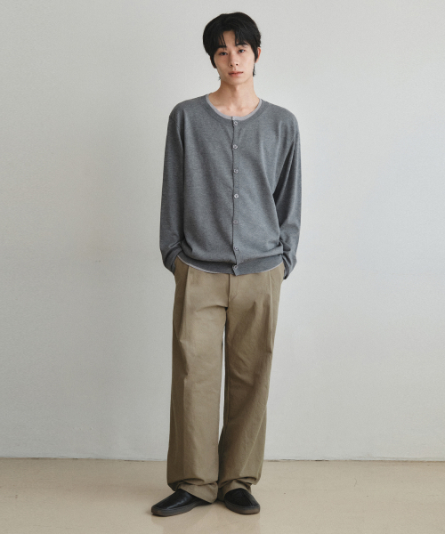 WEDNESDAY OASIS(ウェンズデーオアシス)の「ウォッシャブルダブルレイヤードラウンドカーディガン_GRAY(WC26KN28)(カーディガン/ボレロ・メンズ・ライトグレー・MEDIUM/LARGE)」の3枚目の写真