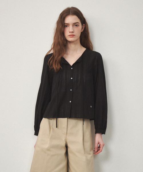 OSTKAKA（オストカーカ）の「ピンタックレースブラウスロングスリーブブラック（シャツ/ブラウス・レディース・その他・SMALL/MEDIUM）」の2枚目の写真