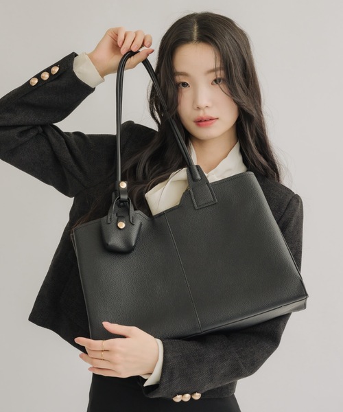 NEUNA（ヌナ）の「【ビジネスバッグ部門20週連続1位!!!】【軽量かつおしゃれなビジネスバッグ◎】スクエアステッチビジネスバッグ（ビジネスバッグ・レディース・グレイッシュベージュ/ブラック/アイボリー・FREE）」の8枚目の写真