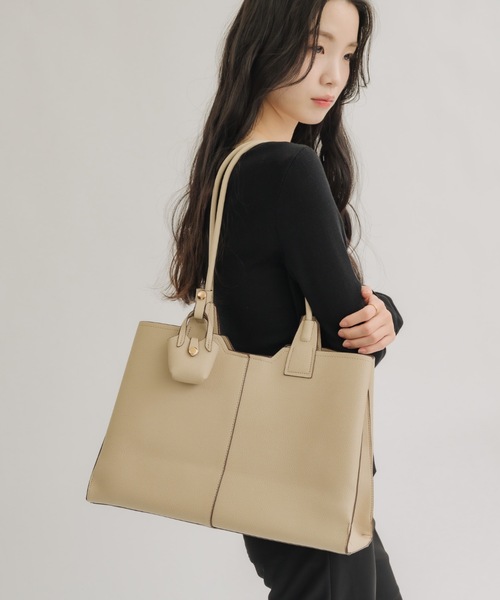 NEUNA（ヌナ）の「【ビジネスバッグ部門20週連続1位!!!】【軽量かつおしゃれなビジネスバッグ◎】スクエアステッチビジネスバッグ（ビジネスバッグ・レディース・グレイッシュベージュ/ブラック/アイボリー・FREE）」の10枚目の写真