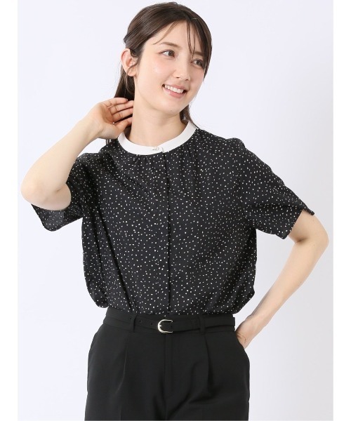 m.f.editorial(エムエフエディトリアル)の「【UVカット ウォッシャブル】m.f.エディトリアル レディース ドット柄 配色 バンドカラー 比翼 半袖 ブラウス(シャツ/ブラウス・レディース・アイボリー/ブラック・MEDIUM/LARGE)」の2枚目の写真