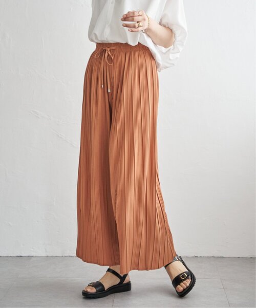 ikka(イッカ)の「【雑誌InRed6月号掲載】さらっとプリーツワイドパンツ【親子コーデ】(その他パンツ・レディース・ブラック/オレンジ/チャコール/ダークネイビー/グリーン/グレイッシュベージュ・M/L/S)」の6枚目の写真