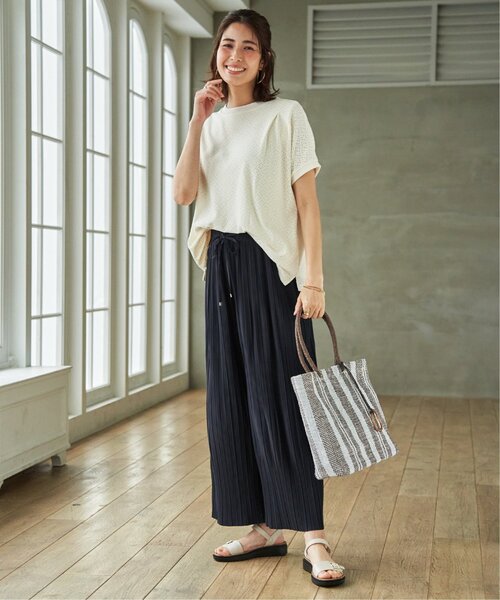 ikka(イッカ)の「【雑誌InRed6月号掲載】さらっとプリーツワイドパンツ【親子コーデ】(その他パンツ・レディース・ブラック/オレンジ/チャコール/ダークネイビー/グリーン/グレイッシュベージュ・M/L/S)」の11枚目の写真