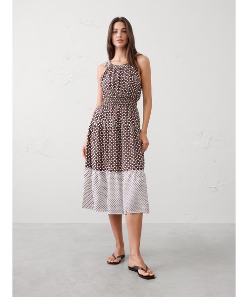 BANANA REPUBLIC FACTORY STORE(バナナリパブリック ファクトリーストア)の「BANANA REPUBLIC FACTORY STORE シルキータイショルダーマキシワンピース(ワンピース・レディース・ブラウン/その他・S/M/L/XS)」の1枚目の写真