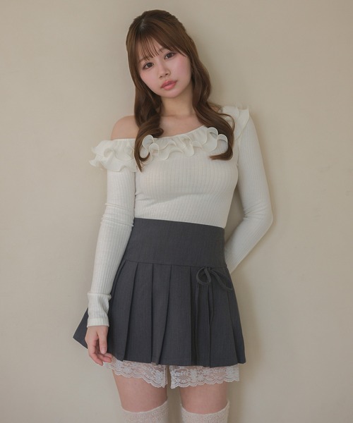 M DOLLY(エムドリー)の「Frill Thalia tiered rib tops / フリルタリアティアードトップス(ニット/セーター・レディース・アイボリー/ベージュ・FREE)」の1枚目の写真