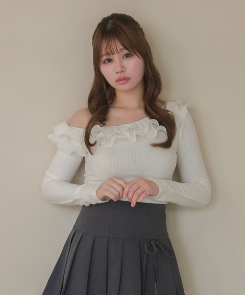 M DOLLY(エムドリー)の「Frill Thalia tiered rib tops / フリルタリアティアードトップス(ニット/セーター・レディース・アイボリー/ベージュ・FREE)」の4枚目の写真