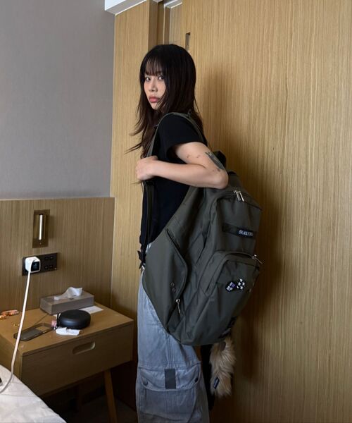 BLACKPURPLE(ブラックパープル)の「パッチワークオーバーサイズバックパック_カーキ(バックパック/リュック・レディース・カーキ・FREE)」の5枚目の写真