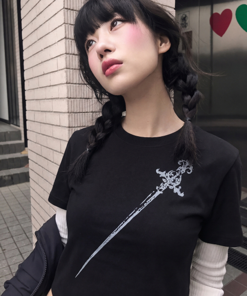 GRAVER（グレーバー）の「[ユニセックス]SWORD 半袖Tシャツ_2カラー（Tシャツ/カットソー・レディース・ブラック/ホワイト・SMALL/MEDIUM/LARGE/X-SMALL）」の4枚目の写真