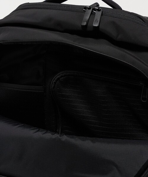 THE NORTH FACE(ザノースフェイス)の「<THE NORTH FACE>Shuttle Daypack シャトル デイパック(バックパック/リュック・メンズ・ブラック・FREE)」の12枚目の写真