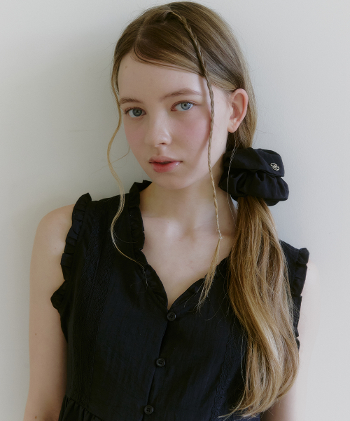 MICANE（ミケーネ）の「ロリエルフリルビスチェ-スクランチセットアップ（シャツ/ブラウス・レディース・ブラック/アイボリー・X-LARGE/SMALL/MEDIUM/LARGE）」の8枚目の写真