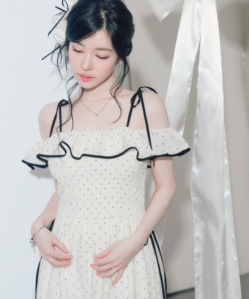 OLIVE des OLIVE(オリーブデオリーブ)の「Milky Star フリルティアードキャミワンピ(ワンピース・レディース・ブラック/ドット/アイボリー/サックスブルー・SMALL/MEDIUM)」の4枚目の写真