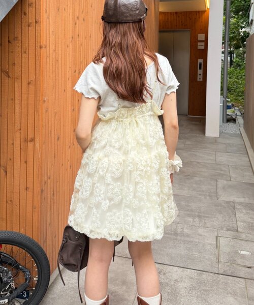 w closet(ダブルクローゼット)の「フラワーバルーンミニキャミワンピース(チュニック・レディース・ブラック/オフホワイト/イエロー/ブルー・FREE)」の7枚目の写真