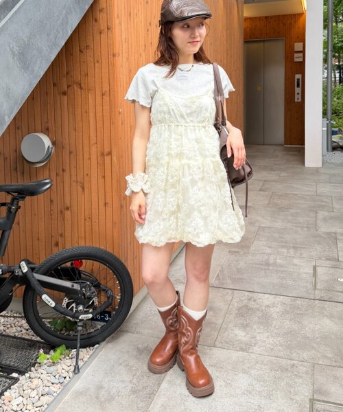 w closet(ダブルクローゼット)の「フラワーバルーンミニキャミワンピース(チュニック・レディース・ブラック/オフホワイト/イエロー/ブルー・FREE)」の8枚目の写真