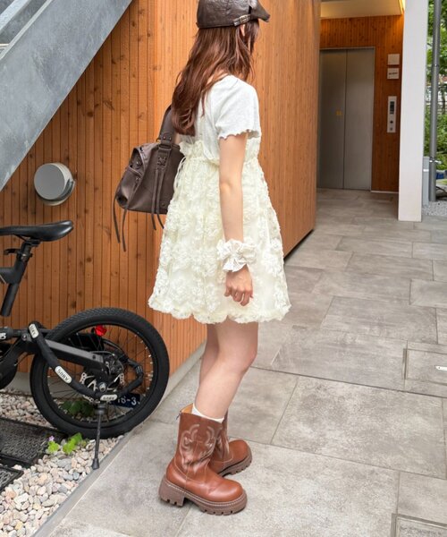 w closet(ダブルクローゼット)の「フラワーバルーンミニキャミワンピース(チュニック・レディース・ブラック/オフホワイト/イエロー/ブルー・FREE)」の9枚目の写真