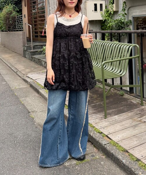 w closet(ダブルクローゼット)の「フラワーバルーンミニキャミワンピース(チュニック・レディース・ブラック/オフホワイト/イエロー/ブルー・FREE)」の11枚目の写真