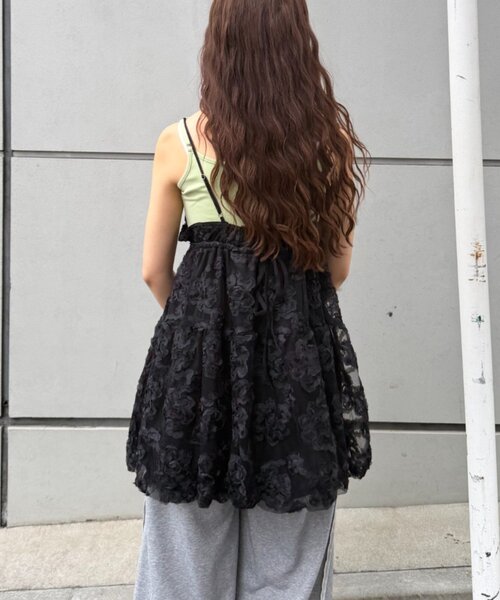 w closet(ダブルクローゼット)の「フラワーバルーンミニキャミワンピース(チュニック・レディース・ブラック/オフホワイト/イエロー/ブルー・FREE)」の16枚目の写真