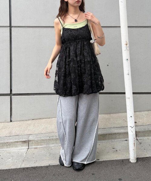 w closet(ダブルクローゼット)の「フラワーバルーンミニキャミワンピース(チュニック・レディース・ブラック/オフホワイト/イエロー/ブルー・FREE)」の17枚目の写真