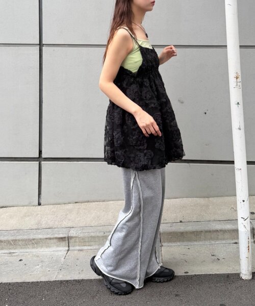 w closet(ダブルクローゼット)の「フラワーバルーンミニキャミワンピース(チュニック・レディース・ブラック/オフホワイト/イエロー/ブルー・FREE)」の18枚目の写真