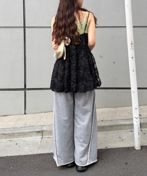 w closet(ダブルクローゼット)の「フラワーバルーンミニキャミワンピース(チュニック・レディース・ブラック/オフホワイト/イエロー/ブルー・FREE)」の19枚目の写真