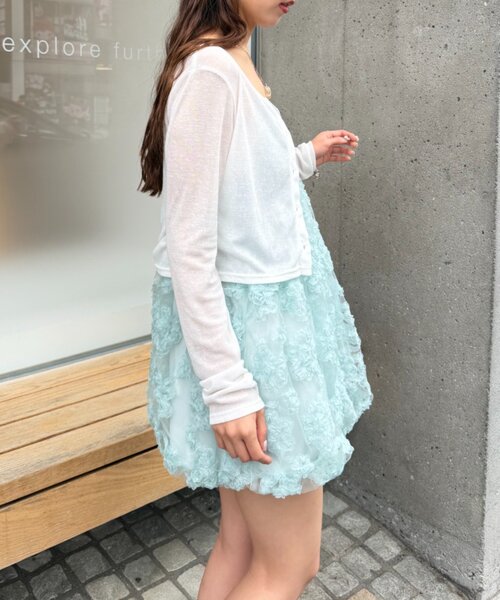 w closet(ダブルクローゼット)の「フラワーバルーンミニキャミワンピース(チュニック・レディース・ブラック/オフホワイト/イエロー/ブルー・FREE)」の22枚目の写真