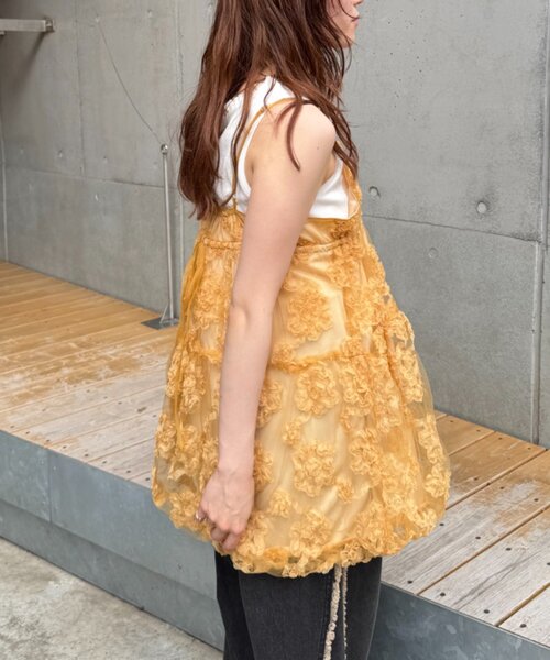 w closet(ダブルクローゼット)の「フラワーバルーンミニキャミワンピース(チュニック・レディース・ブラック/オフホワイト/イエロー/ブルー・FREE)」の19枚目の写真