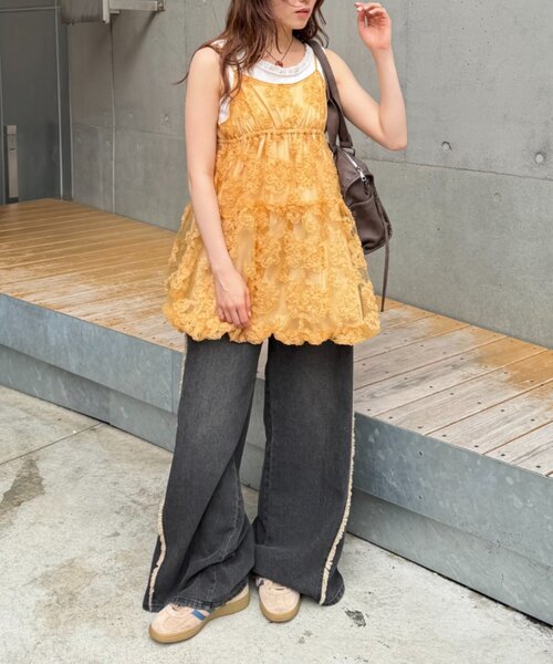 w closet(ダブルクローゼット)の「フラワーバルーンミニキャミワンピース(チュニック・レディース・ブラック/オフホワイト/イエロー/ブルー・FREE)」の21枚目の写真