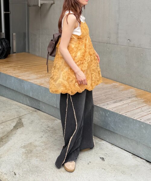 w closet(ダブルクローゼット)の「フラワーバルーンミニキャミワンピース(チュニック・レディース・ブラック/オフホワイト/イエロー/ブルー・FREE)」の22枚目の写真