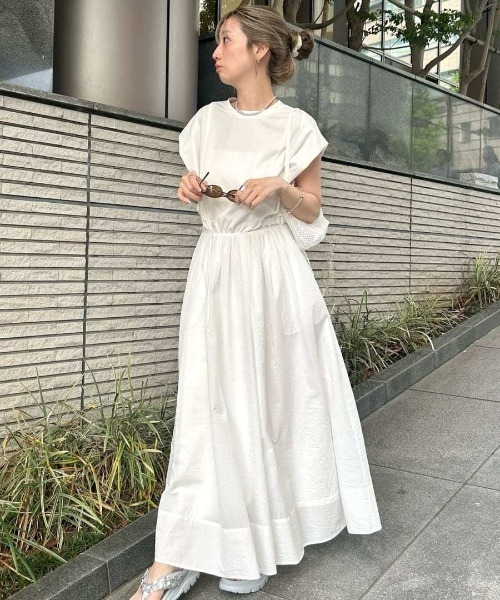 emmi(エミ)の「【ONLINE限定カラーあり】フレンチスリーブドッキングワンピース(ワンピース・レディース・マルチ/ブラック/ブラウン/ホワイト・0/1)」の5枚目の写真
