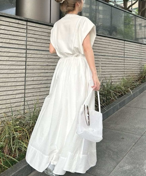 emmi(エミ)の「【ONLINE限定カラーあり】フレンチスリーブドッキングワンピース(ワンピース・レディース・マルチ/ブラック/ブラウン/ホワイト・0/1)」の7枚目の写真