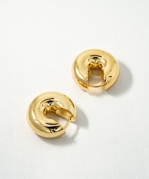 TOM WOOD（トムウッド）の「【TOMWOOD】Sphere Hoops シルバー ピアス　ユニセックス（ピアス（両耳用）・レディース・ゴールド・FREE）」の5枚目の写真