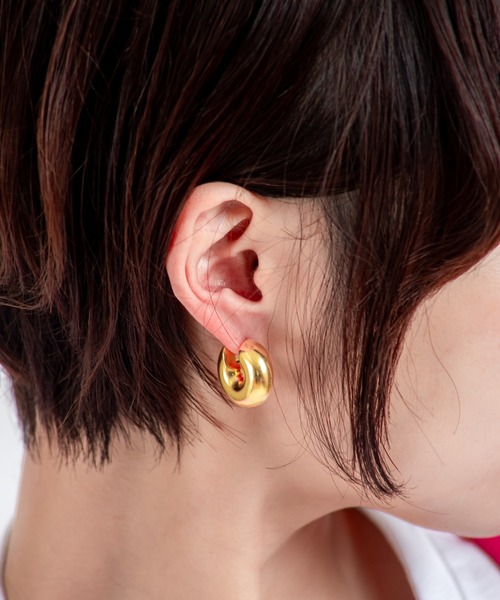 TOM WOOD（トムウッド）の「【TOMWOOD】Sphere Hoops シルバー ピアス　ユニセックス（ピアス（両耳用）・レディース・ゴールド・FREE）」の6枚目の写真