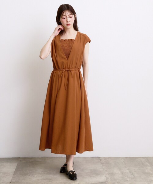 grove(グローブ)の「シャーリングキャミレイヤードワンピース(ワンピース・レディース・ブラック/キャメル・03/02/01/05/04)」の10枚目の写真