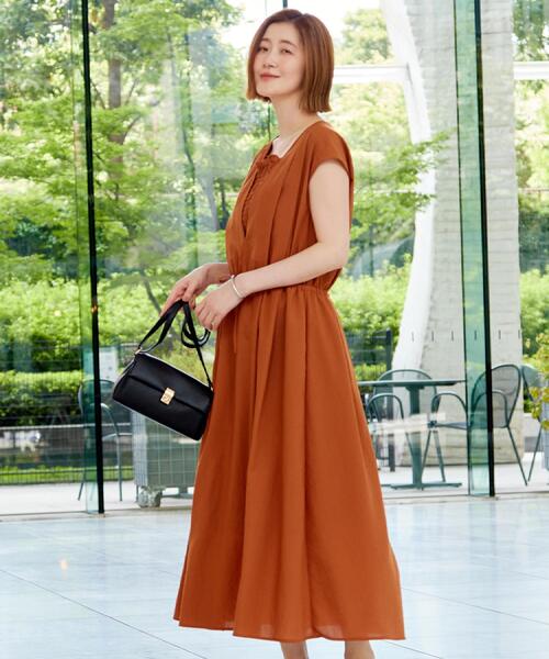 grove(グローブ)の「シャーリングキャミレイヤードワンピース(ワンピース・レディース・ブラック/キャメル・03/02/01/05/04)」の11枚目の写真
