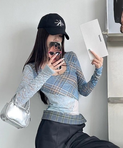 AVYL(アヴィル)の「レース切り替えチェック柄タイトUネックトップス(Tシャツ/カットソー・レディース・ブルー・M)」の8枚目の写真