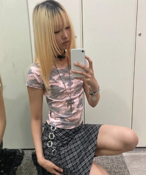runningHIGH（ランニングハイ）の「A'GEM/9 × .kom 『runningHIGH/ランニングハイ』CAMOUFLAGE TEE/カモフラージュTシャツ（Tシャツ/カットソー・レディース・ピンク/チャコール・FREE）」の9枚目の写真