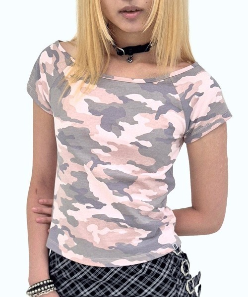 runningHIGH（ランニングハイ）の「A'GEM/9 × .kom 『runningHIGH/ランニングハイ』CAMOUFLAGE TEE/カモフラージュTシャツ（Tシャツ/カットソー・レディース・ピンク/チャコール・FREE）」の7枚目の写真