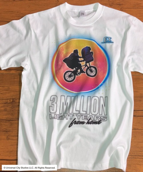 minius(ミニウス)の「【E.T.】Ride into the light 映画 ライセンス Tシャツ ヴィンテージ風 シルエットアートデザインメンズ レディース(Tシャツ/カットソー・メンズ・ブラック/ホワイト・SMALL/LARGE/X-LARGE/MEDIUM)」の2枚目の写真