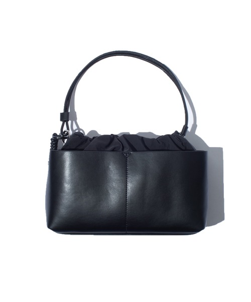 F/CE. （エフシーイー）の「F/CE. TECH LEATHER MINI HAND POACH / エフシーイー テックレザー ミニ ハンドポーチ（ハンドバッグ・レディース・キナリ/ブラック・FREE）」の4枚目の写真