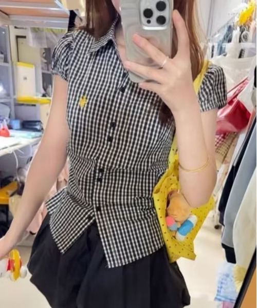 AsheKsha(アシクシャ)の「細チェック襟付きパフスリーブウエスト絞り半袖シャツ(シャツ/ブラウス・レディース・ブラック×ホワイト・M)」の7枚目の写真