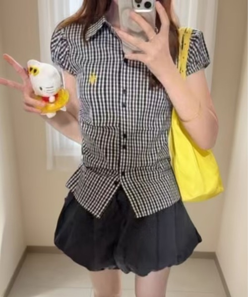 AsheKsha(アシクシャ)の「細チェック襟付きパフスリーブウエスト絞り半袖シャツ(シャツ/ブラウス・レディース・ブラック×ホワイト・M)」の9枚目の写真