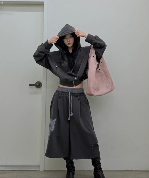 as you are(アズユーアー)の「◇ASYOUARE◇ブランド直輸入正規品/HIDE クロップド ジップアップ フーディー HIDE CROP HOOD ZIP-UP(パーカー・レディース・チャコール/グレー・FREE)」の7枚目の写真