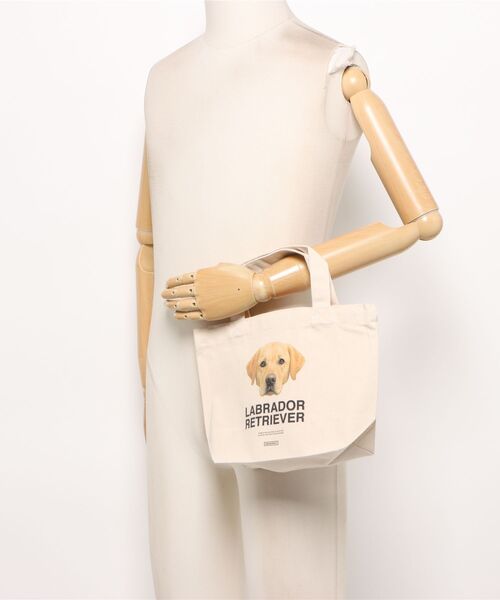 Moftique（モフティック）の「Moftique（モフティック） トートバッグ キャンバス マチ有 生成り ラブラドールレトリバー 犬 アニマルプリント Sサイズ（トートバッグ・レディース・ナチュラル・FREE）」の6枚目の写真
