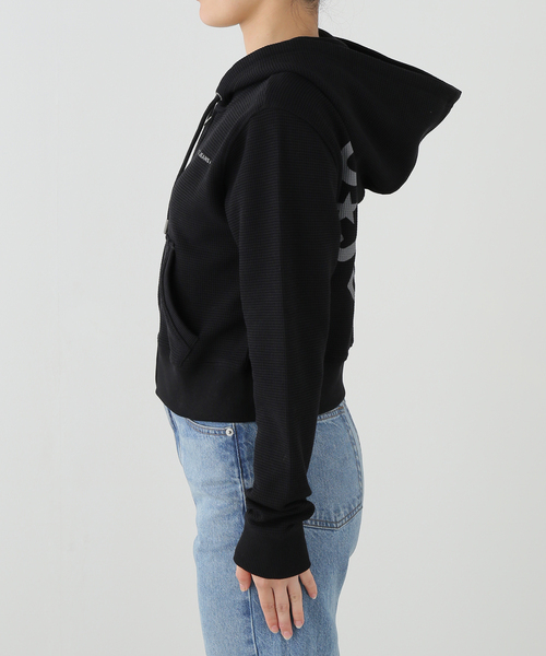 GUESS JEANS(ゲスジーンズ)の「GUESS JEANS / ゲス ジーンズ STAR PRINT WAFFLE HOODIE(パーカー・レディース・ブラック・SMALL)」の12枚目の写真