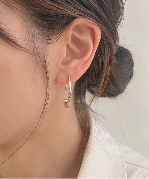 Stelino(ステリノ)の「ハワイアンジュエリー フープピアス 透かし彫り 波 マイレ 直径20mm 金属アレルギー対応 (両耳用)(ピアス(両耳用)・レディース・シルバー/ゴールド/ピンクゴールド・FREE)」の1枚目の写真