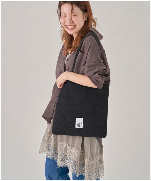AMERICAN HOLIC(アメリカンホリック)の「【ホリホリ】スクエアトートバッグ(トートバッグ・レディース・レオパード/チャコールグレー/ピンク/ゴールド/ブラック/シルバー/ブルー・FREE)」の2枚目の写真